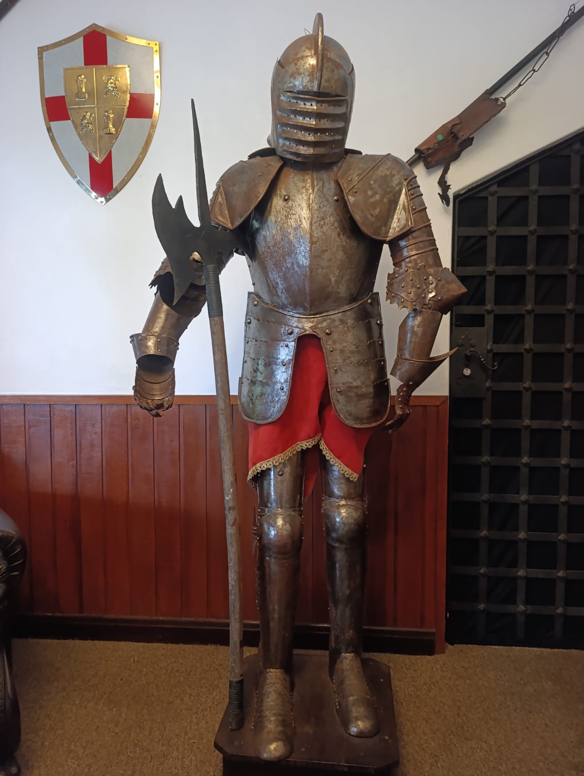 Armadura Europeia com Alabarda